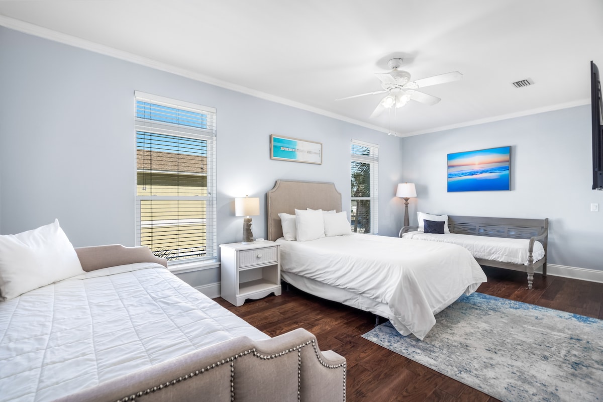 CHUMBA CHA QUUEN KILICHOJAA JUU YA KITANDA PACHA