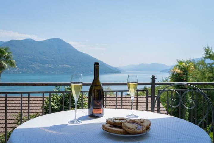 Entire home with 1 bedrooms in Locarno - Lake View