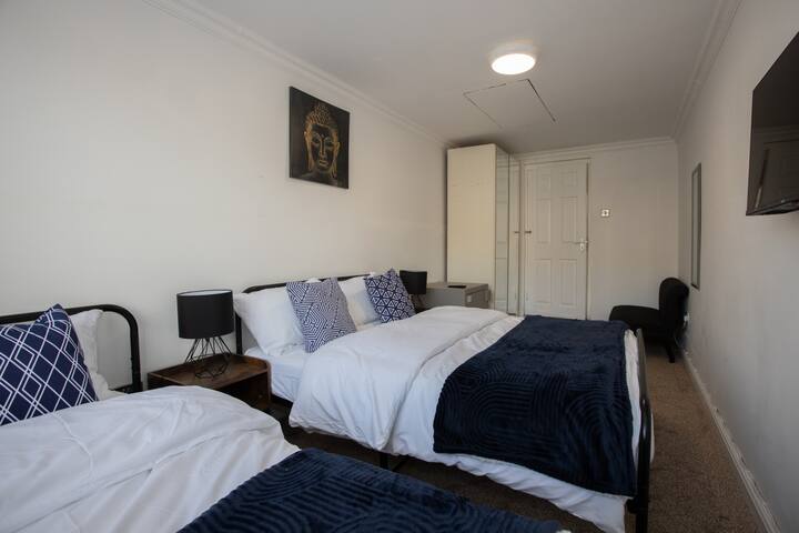 Renfrew House – Detached 5 bedrooms House – Bolton gallery image 3