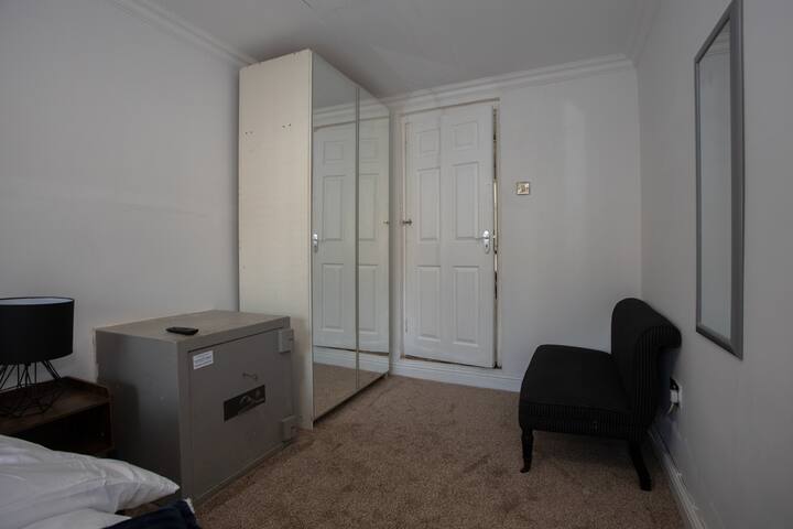 Renfrew House – Detached 5 bedrooms House – Bolton gallery image 4