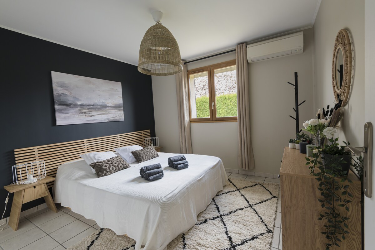 ห้องนอนที่ 2: เตียงควีนไซส์