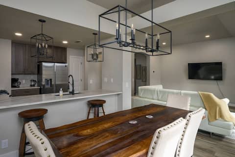 Gourmet Kitchen, Large Dining Table, Quiet Area