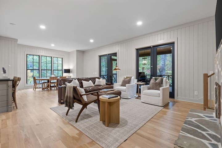 Canoe Cove - Charming Lakeside Retreat, Sleeps 6 - Sewanee, TN