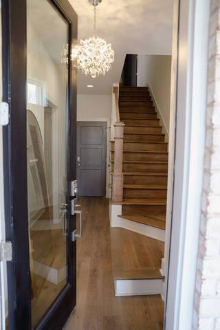 House of Cowgirls! Amazing Rooftop + 1.5mi to DT gallery image 2