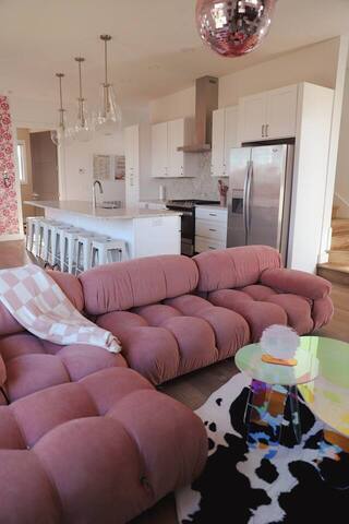 House of Cowgirls! Amazing Rooftop + 1.5mi to DT gallery image 5