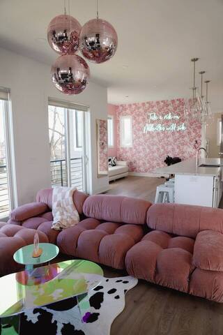 House of Cowgirls! Amazing Rooftop + 1.5mi to DT gallery image 3