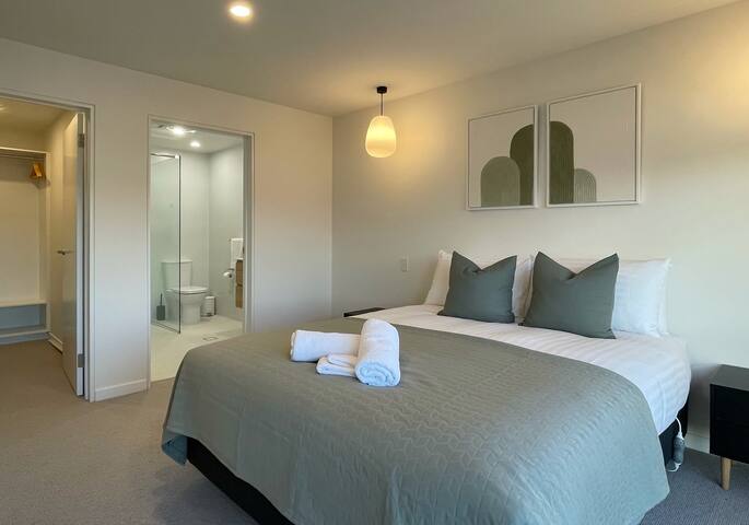 Little Island Apartments #11 gallery image 5