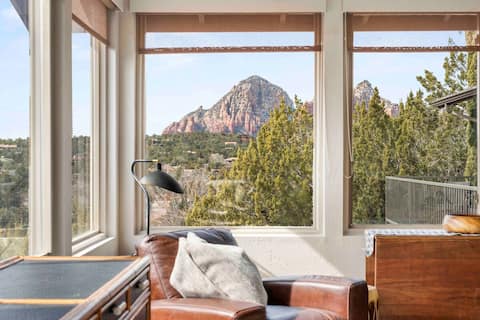 Popular Airbnb listing: Prime Location in Uptown w/ Epic Views & Hot Tub! in Oak Creek Canyon