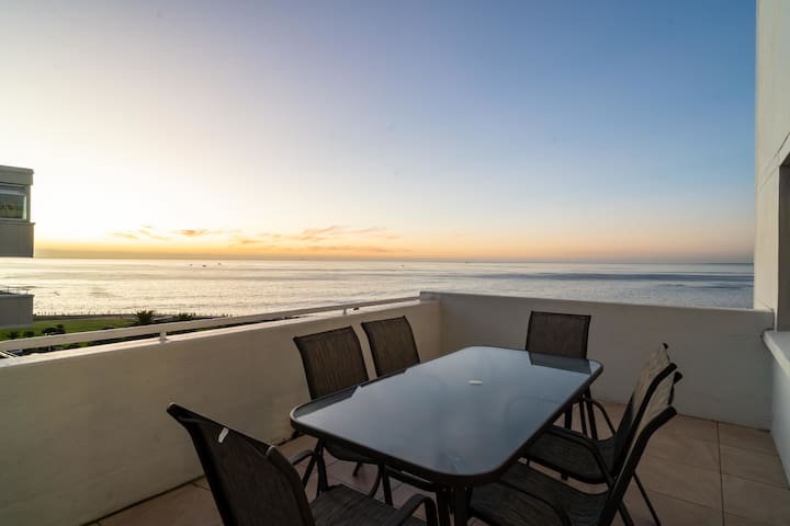 Tranquil 2Bed Beach-Front, No Loadshedding gallery image 4