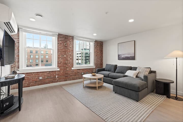Brunch & Coffee Near! Spacious Downtown Stay - Spokane, WA