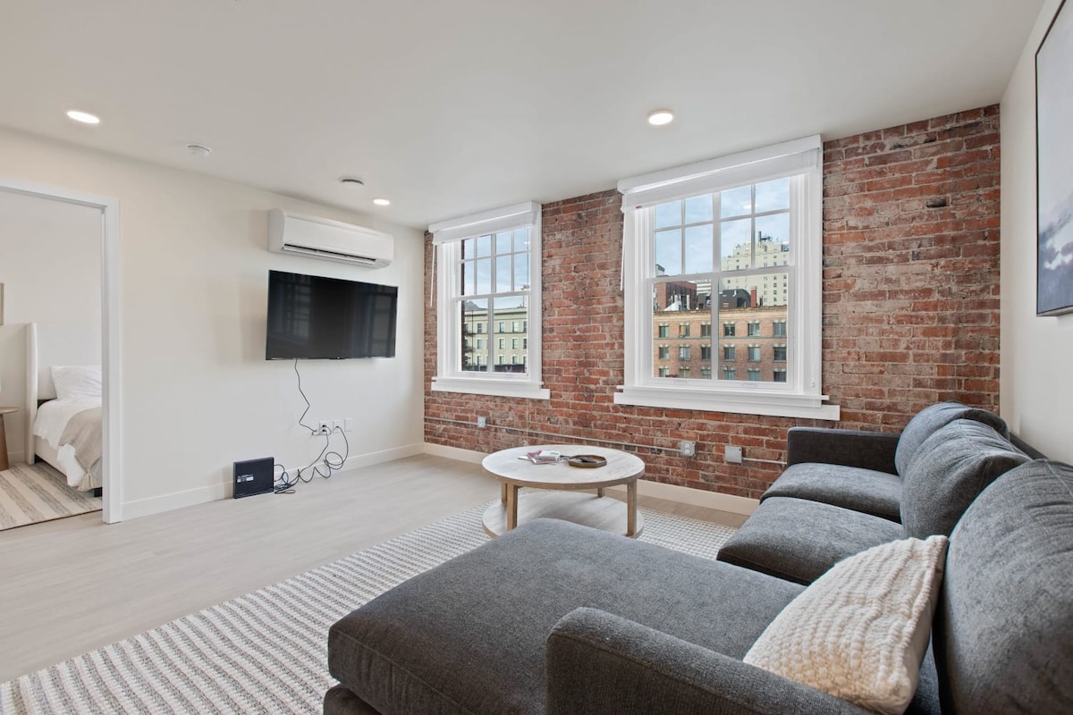 להירגע בסטייל – מקומות ישיבה נעימים עם פריטי אמנות ועיצוב מובחרים.