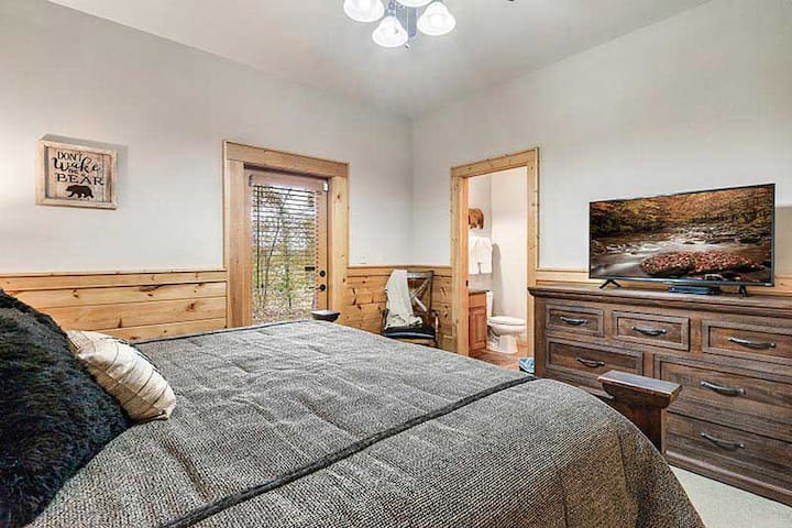 Телевизор късно през нощта