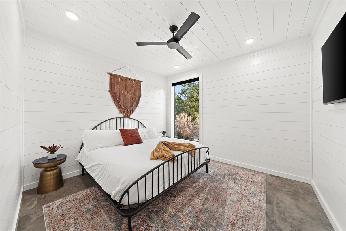 Retiro en el dormitorio: ¡espacio luminoso y espacioso con decoración moderna y vistas serenas para la máxima relajación!