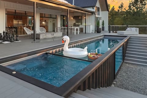 Large Estate w Private Pool, Theater & Game Rooms