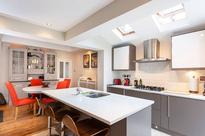 Beautiful 2BD Edwardian home in Colliers Wood