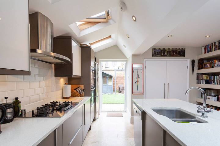 Beautiful 2BD Edwardian home in Colliers Wood gallery image 2