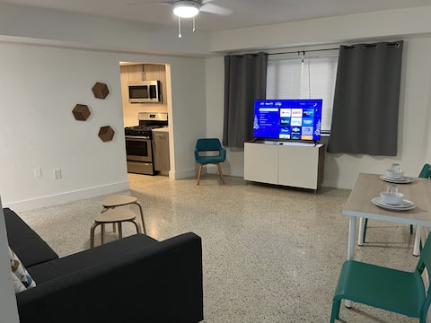 Top performing Airbnb: Spacious 2BR The Roads | Parking in Miami Avenue