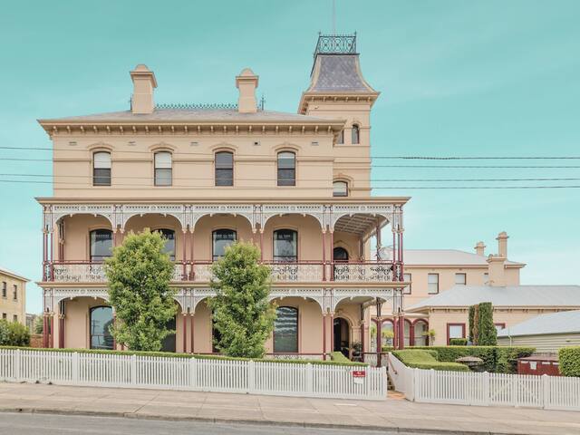 Pelicans at the Ozone gallery image 5