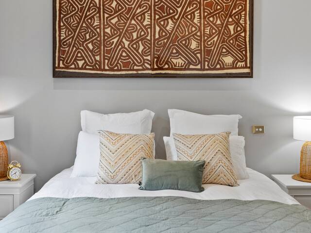 Pelicans at the Ozone gallery image 3