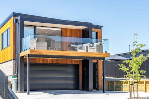 Stylish Panoramic Mountain and Lake Views