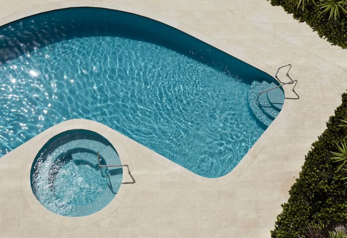 Manly Luxe gallery image 2