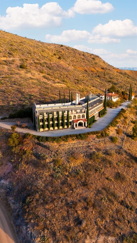 Historic Mansion & Villas Sleeps 33 Red Rock Views