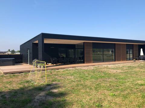 "Vanna" - 1.2km from the sea by Interhome