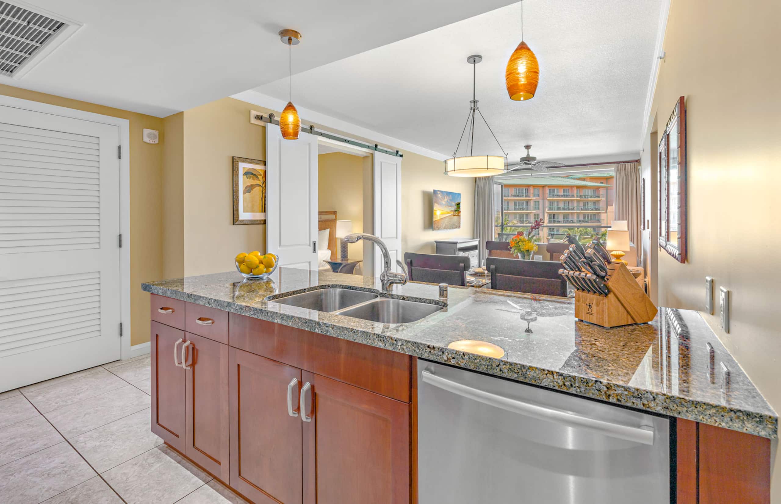 Condo in Lahaina · ★4.9 · 2 bedrooms · 3 beds · 1 bath - Image 8