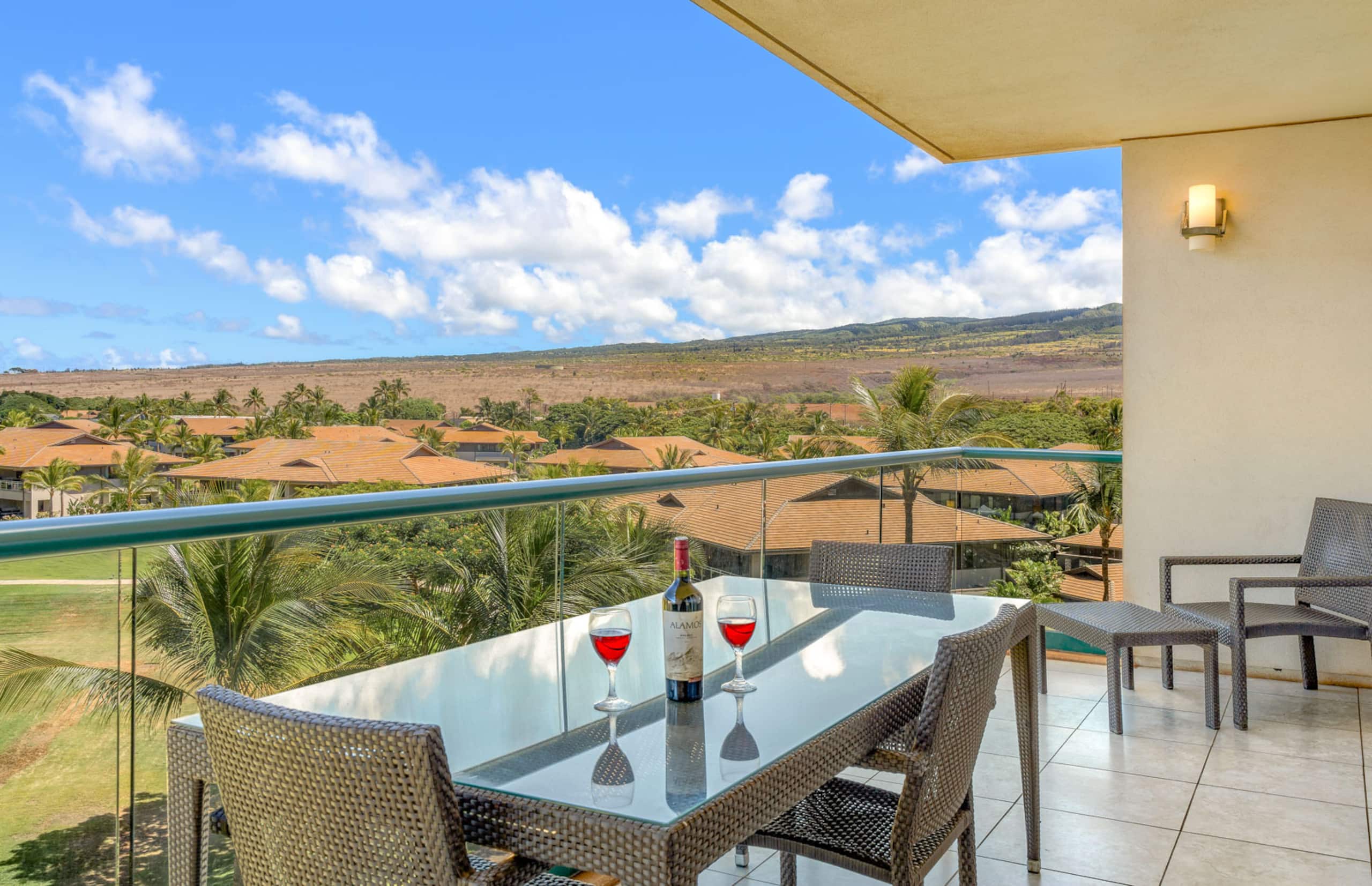 Condo in Lahaina · ★4.9 · 2 bedrooms · 3 beds · 1 bath - Image 4