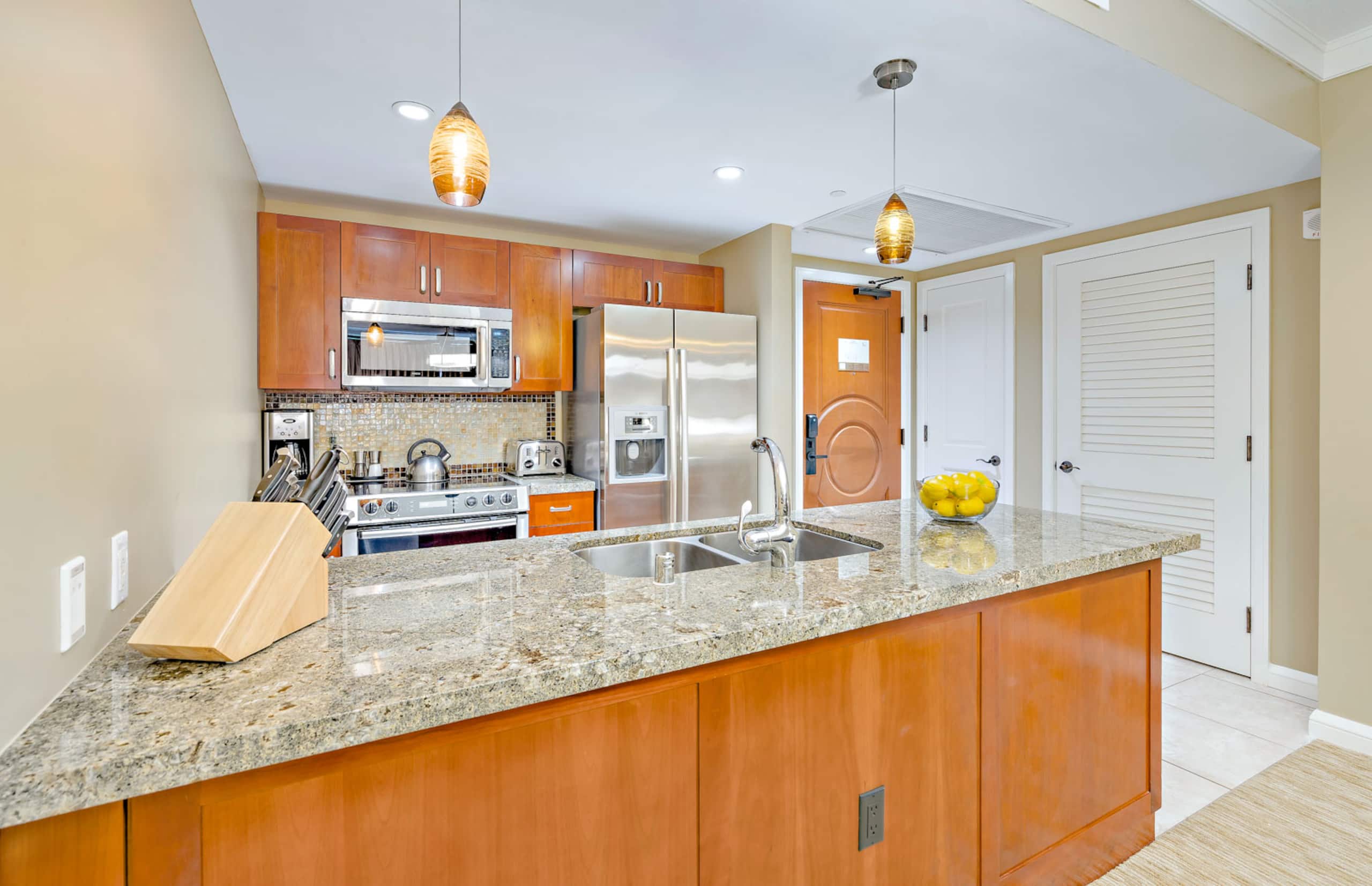 Condo in Lahaina · ★4.9 · 2 bedrooms · 3 beds · 1 bath - Image 15