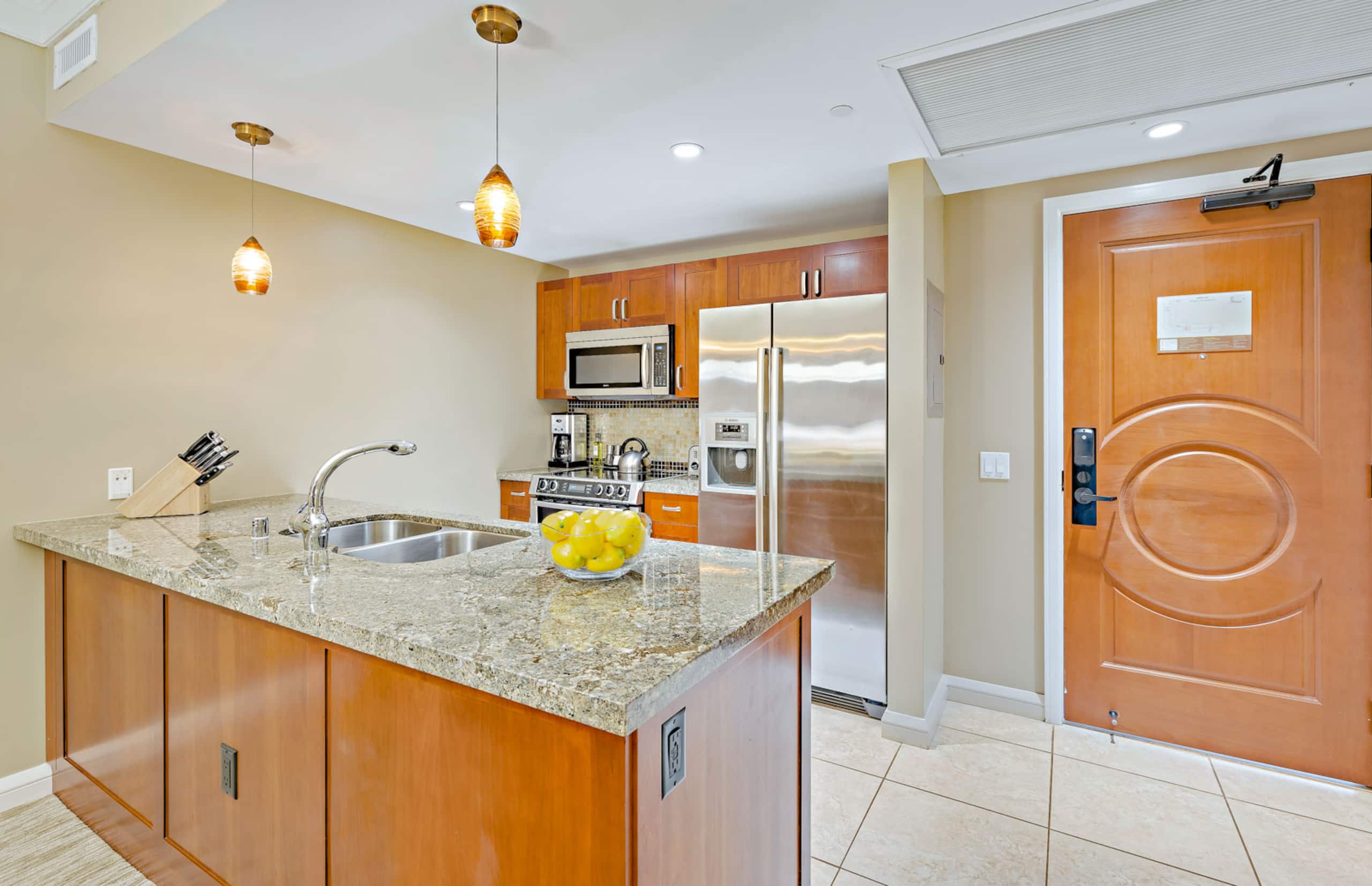 Condo in Lahaina · ★4.9 · 2 bedrooms · 3 beds · 1 bath - Image 14