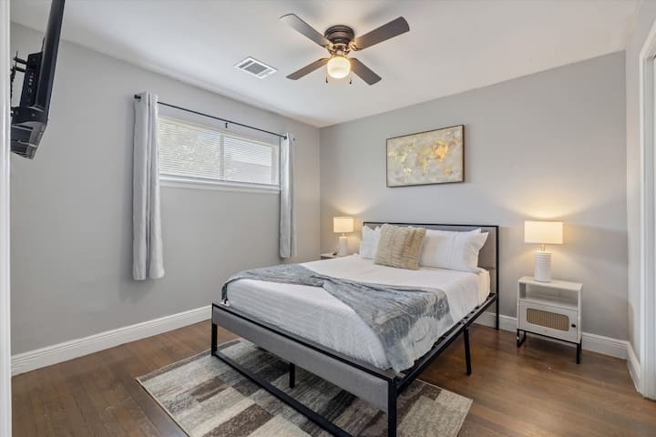 Segundo dormitorio con cama de matrimonio.