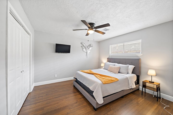 Chumba cha kulala cha 2 chenye kitanda cha ukubwa wa malkia.