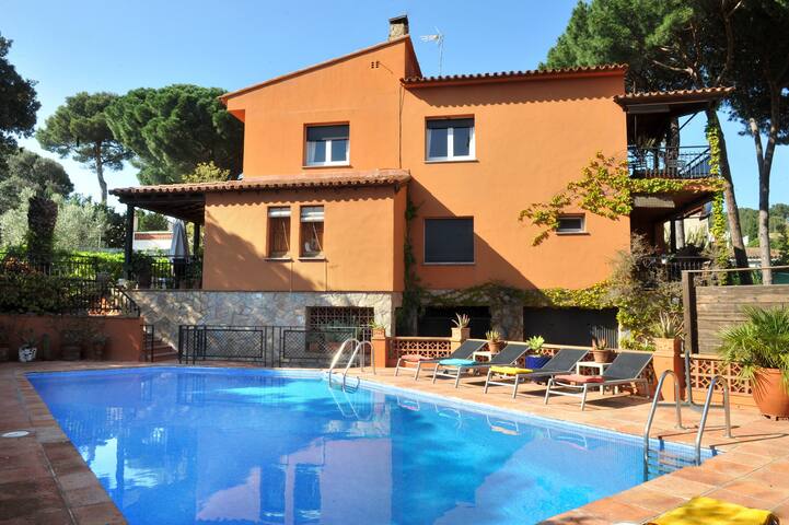 Olives: House with pool near Cala Montgó for 12 pe