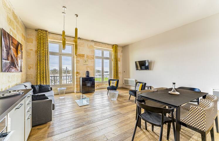 Superb 2 bedrooms flat with river view
