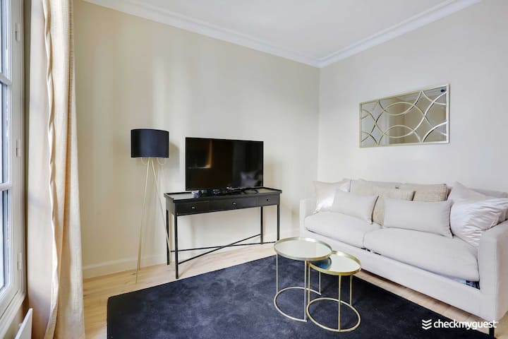 Sebule angavu na yenye kuvutia, inayofaa kwa ajili ya kupumzika au kutumia muda na familia.
