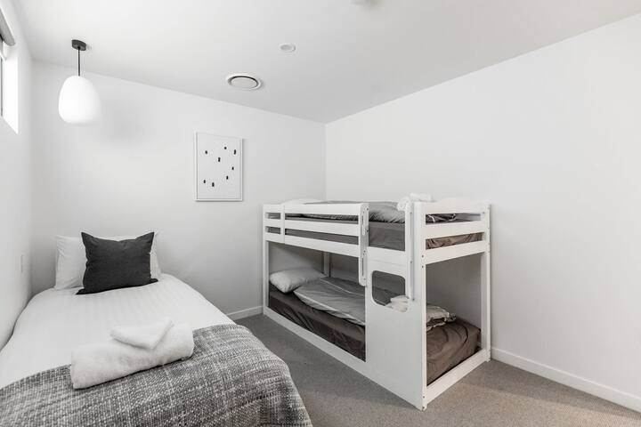 Little Island Apartments #12 gallery image 4