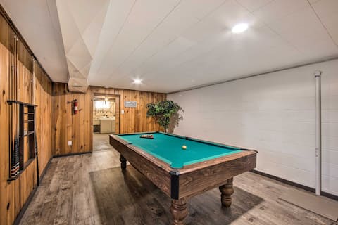 Marietta Home w/ Private Hot Tub, Pool Table!