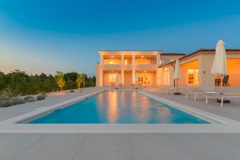Villa Luna with heated pool by IstriaLux
