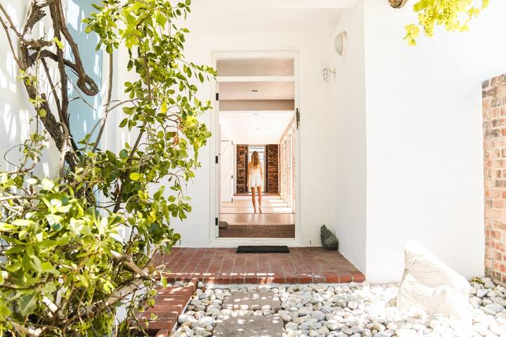 Beauty Between Boulders gallery image 2