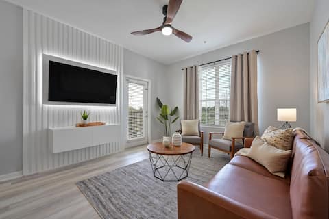 Top performing Airbnb: IS2-310 - 3BR condo near Disney and universal in Williamsburg