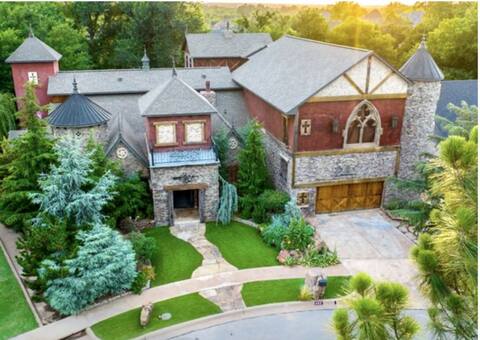 Luxurious unique Scarlet Manor castle sleeps 12