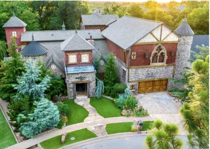 Luxurious unique Scarlet Manor castle sleeps 12