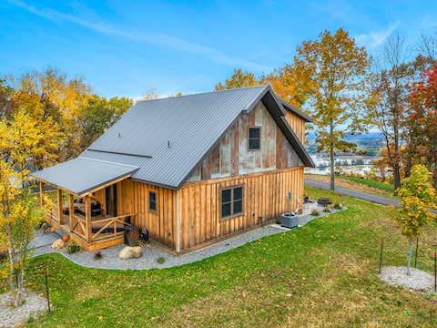 Moonlight Ridge sleeps 6 Hot Tub