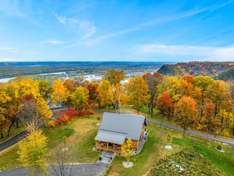 Moonlight Ridge sleeps 8 Hot Tub