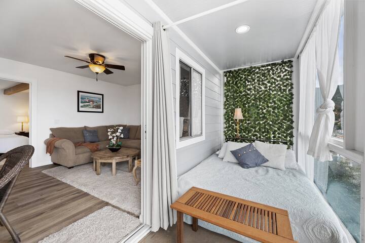 108MT #2- Remodeled 2B Home, Harbor Views, Cart gallery image 2