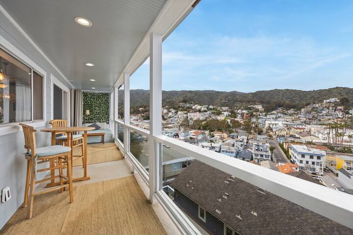 108MT #2- Remodeled 2B Home, Harbor Views, Cart gallery image 4