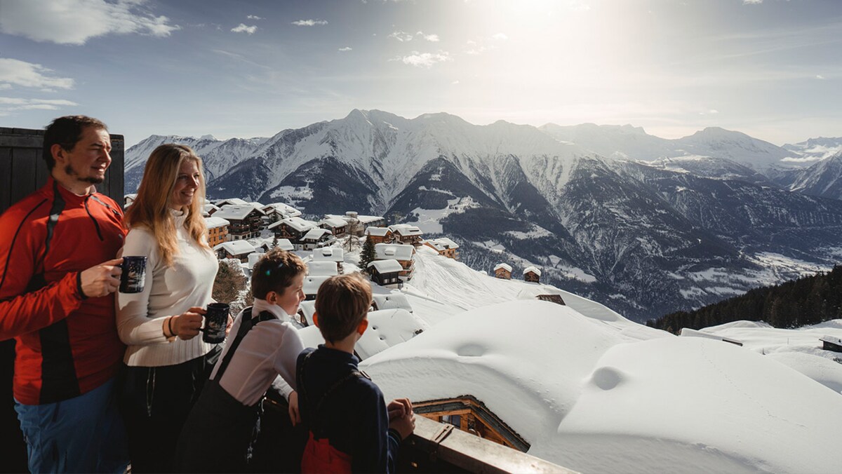 Successful Airbnb property: Unique view from the balcony and porch with barbecue! in Riederalp