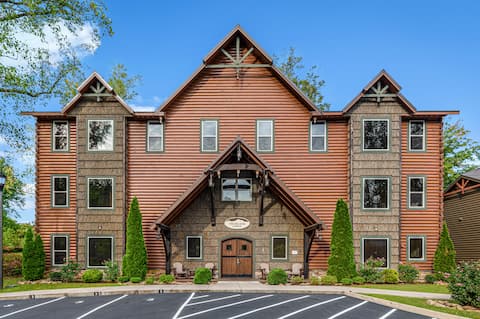 Luxury lodge with 13 king suites, theater, game
