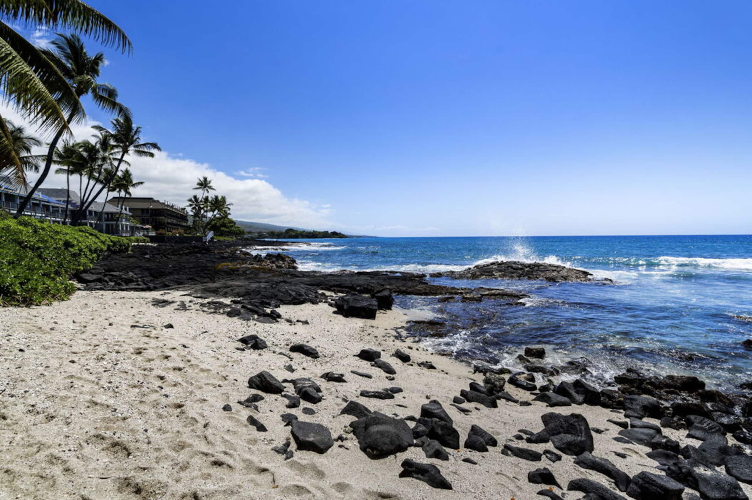 Condo in Kailua-Kona · ★4.6 · 2 bedrooms · 2 beds · 2 baths - Image 46